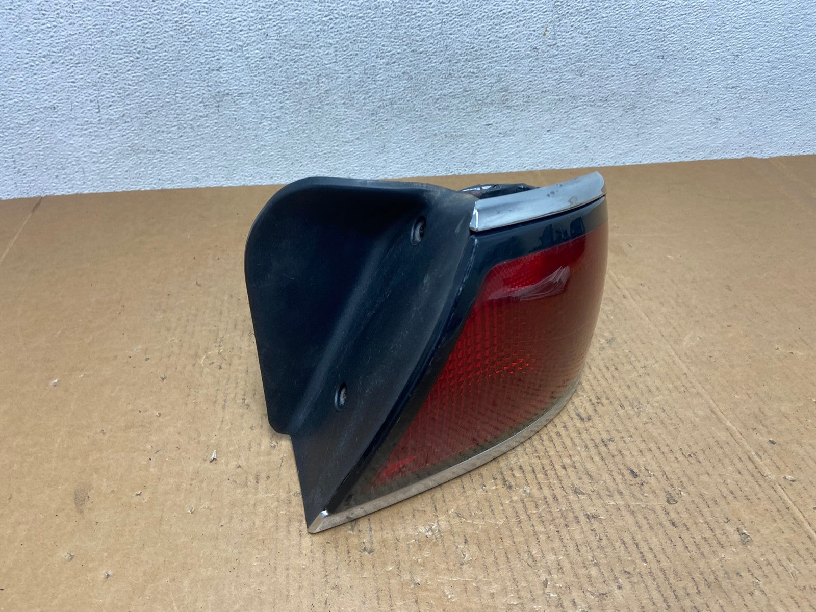 1997-1999 Buick Lesabre Right Passenger RH Side Tail Light AE0348 LK2