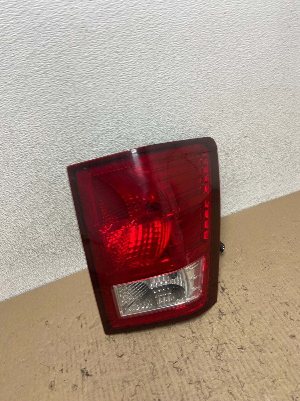 2007 to 2010 Jeep Grand Cherokee Right Passenger Tail Light AF7211 LK2