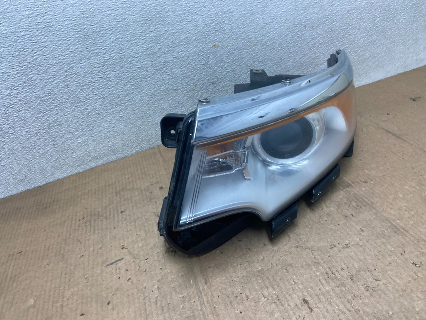 2011 to 2014 Ford Edge Front Left Driver Side Headlight Halogen AA6670 DW2