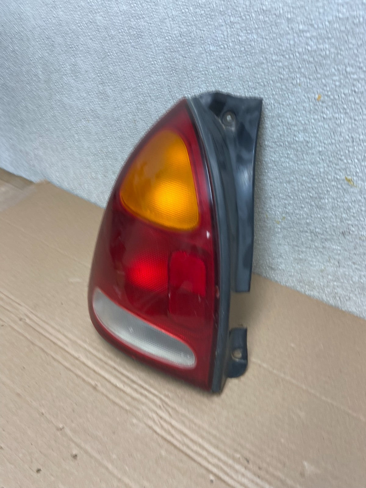1996 to 2000 Hyundai Elantra Wagon Left Driver Side Tail Light AB0994 LK1