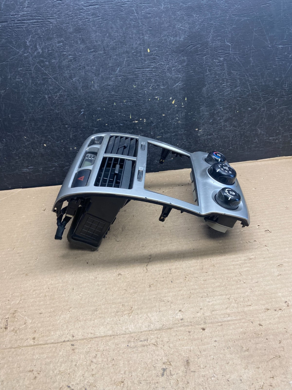 2009 to 2010 Kia Sportage Center Radio Climate Control Clock Trim AH5325 DG1