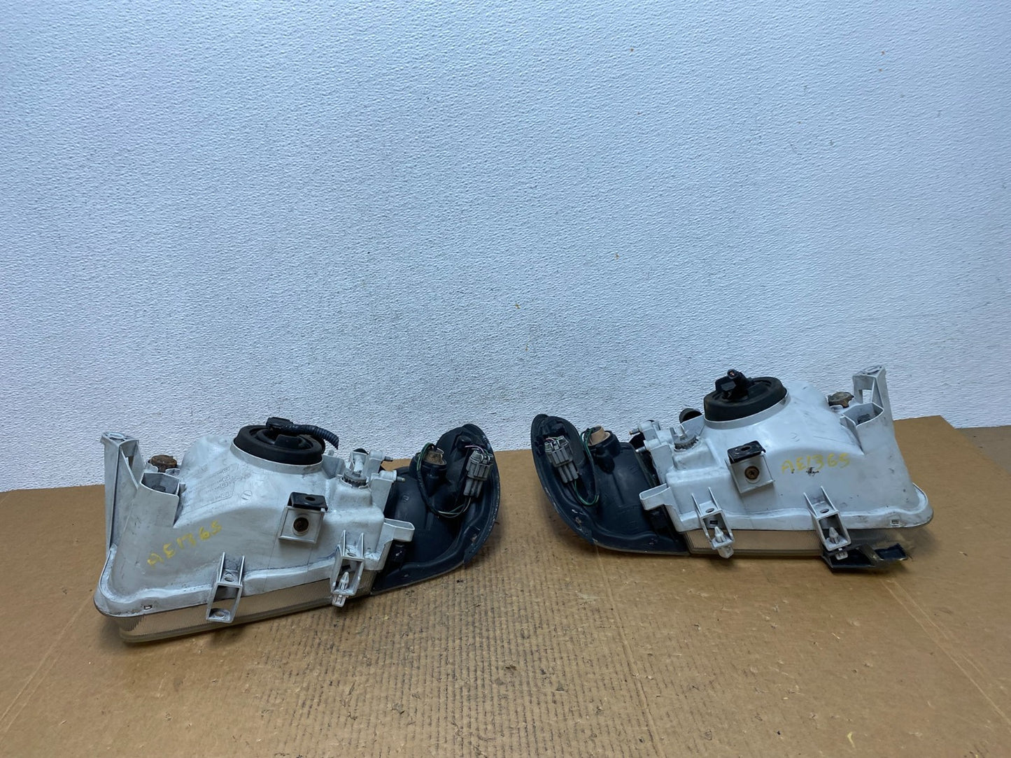 1999-2004 Nissan Pathfinder Left+Right Side Set Halogen Headlights AE1365 DW8