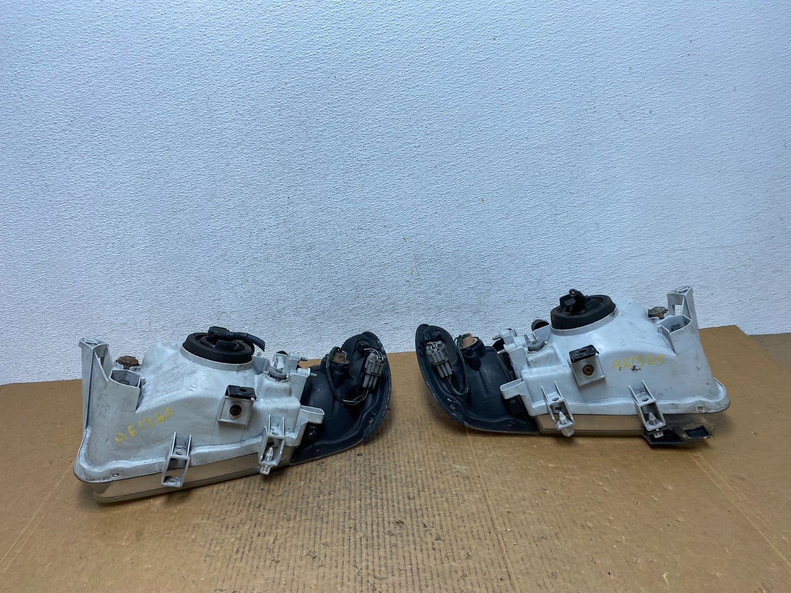 1999-2004 Nissan Pathfinder Left+Right Side Set Halogen Headlights AE1365 DW8