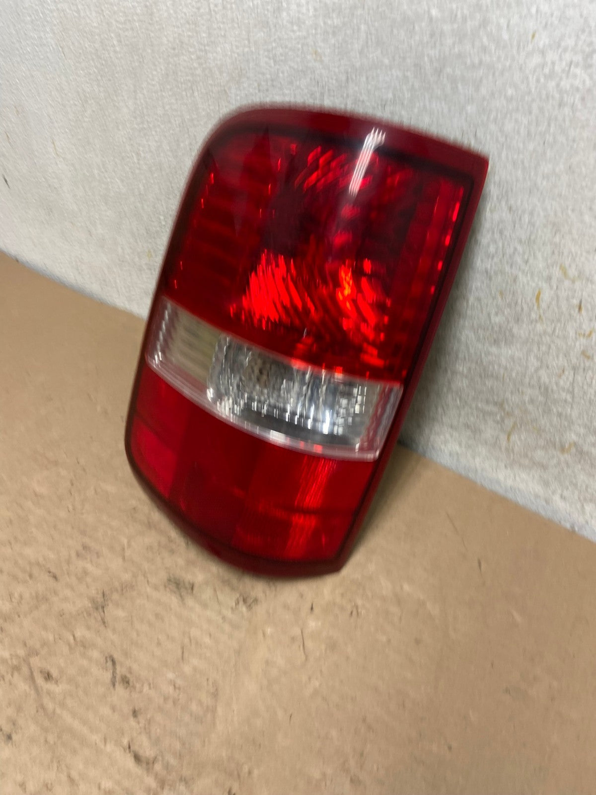2004 to 2008 Ford F150 F-150 Left Driver LH Side Tail Light AI0978 LK1