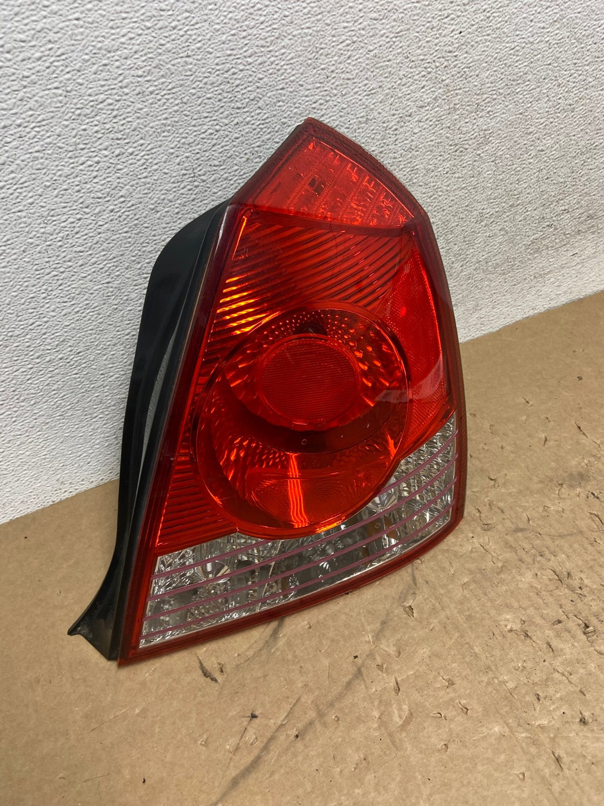 2004 2005 2006 Hyundai Elantra Sedan Right Passenger Tail Light AG1216 LK2