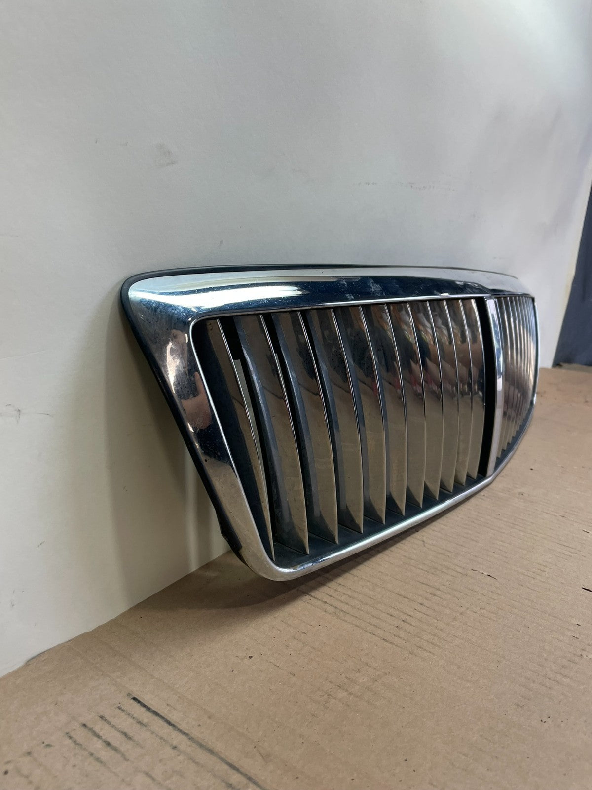 2002 to 2005 Hyundai XG350 Front Upper Grill Grille W/Emblem ah0499 DG2