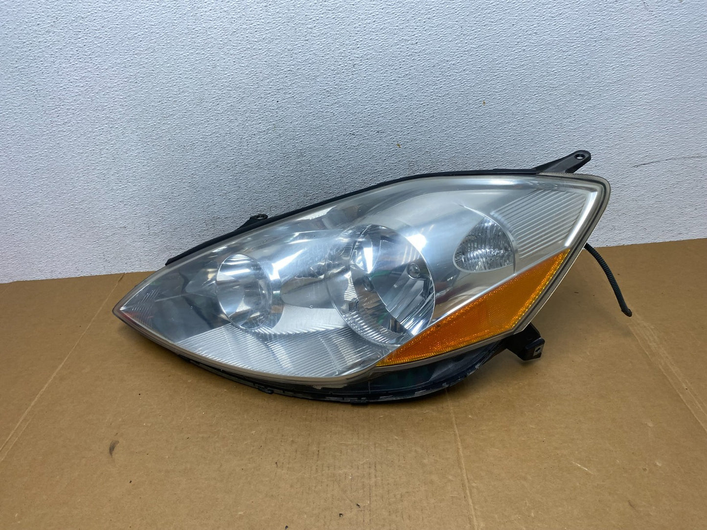 2006 to 2010 Toyota Sienna Left Driver Lh Side Headlight Halogen AD8953 DW0