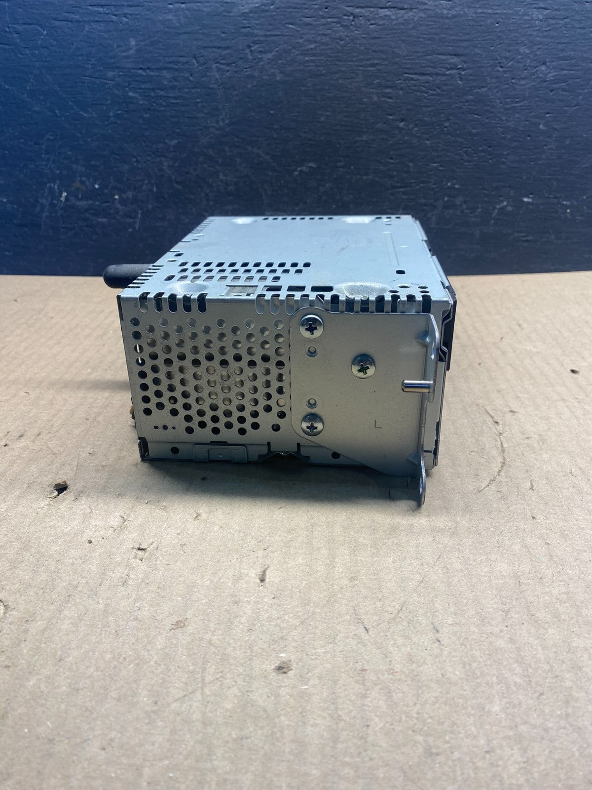 2014 to 2015 Ford Explorer Audio Equipment Radio Receiver AM FM CD AC8906 DG2
