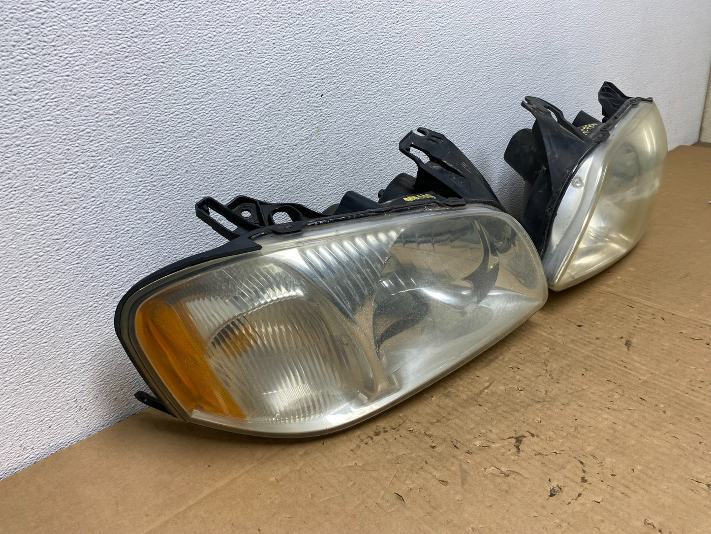 2001 2002 2003 2004 Mazda Tribute Left+Right Side Set Headlights AC7706 DW1