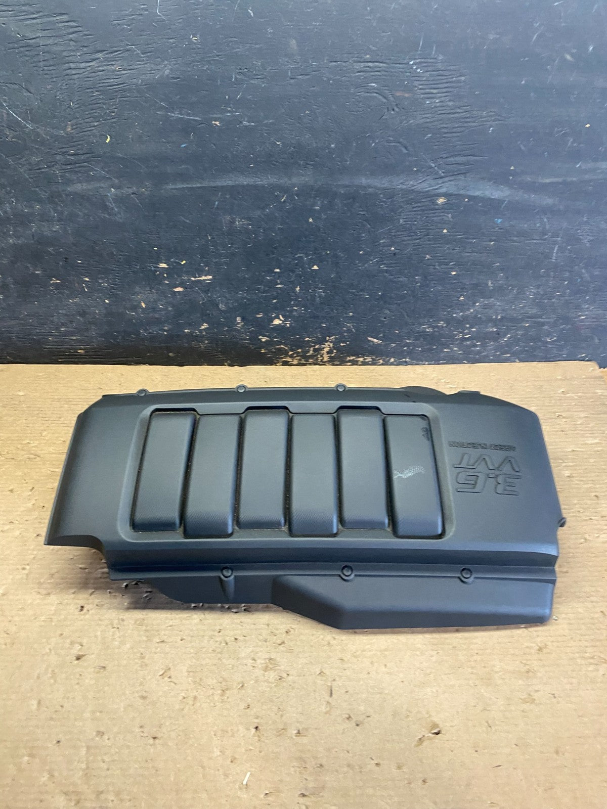 2007 to 2008 GMC Acadia 3.6L VVT Engine Cover Shield OEM S3385 DG1