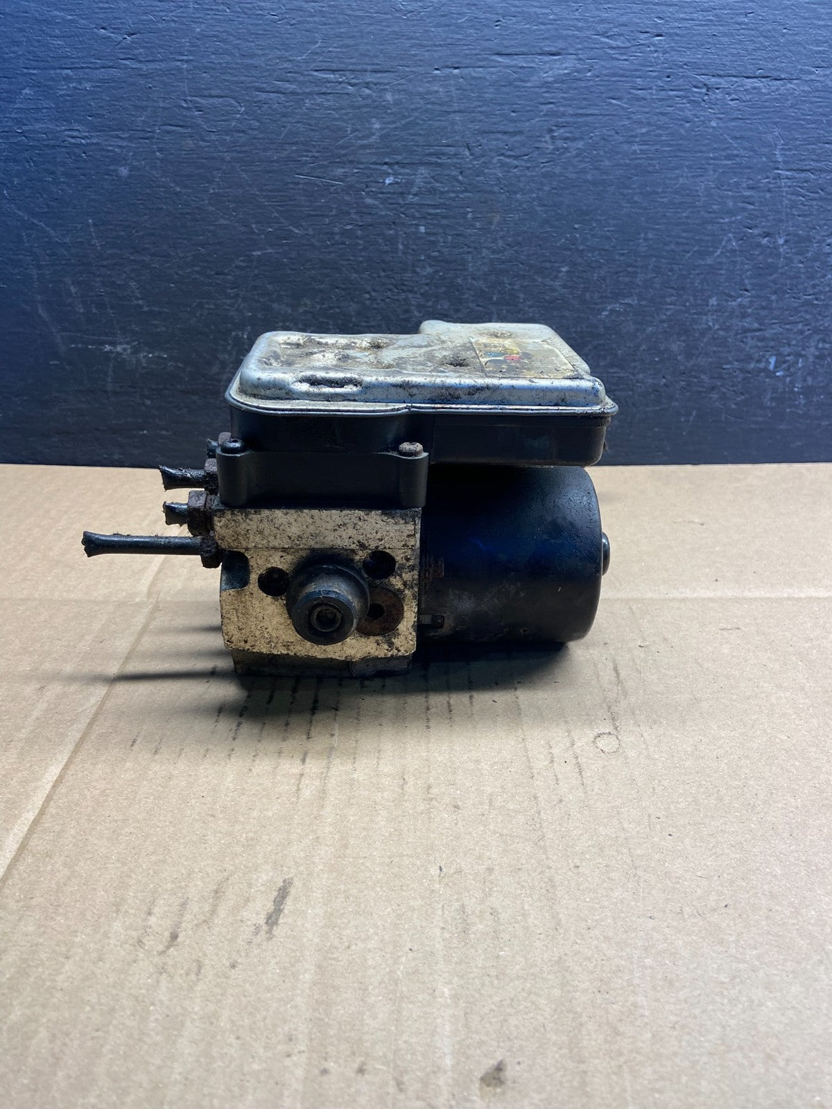 2004-07 Chevrolet Express ABS Pump Control 13567136 Module AD1784 DG2