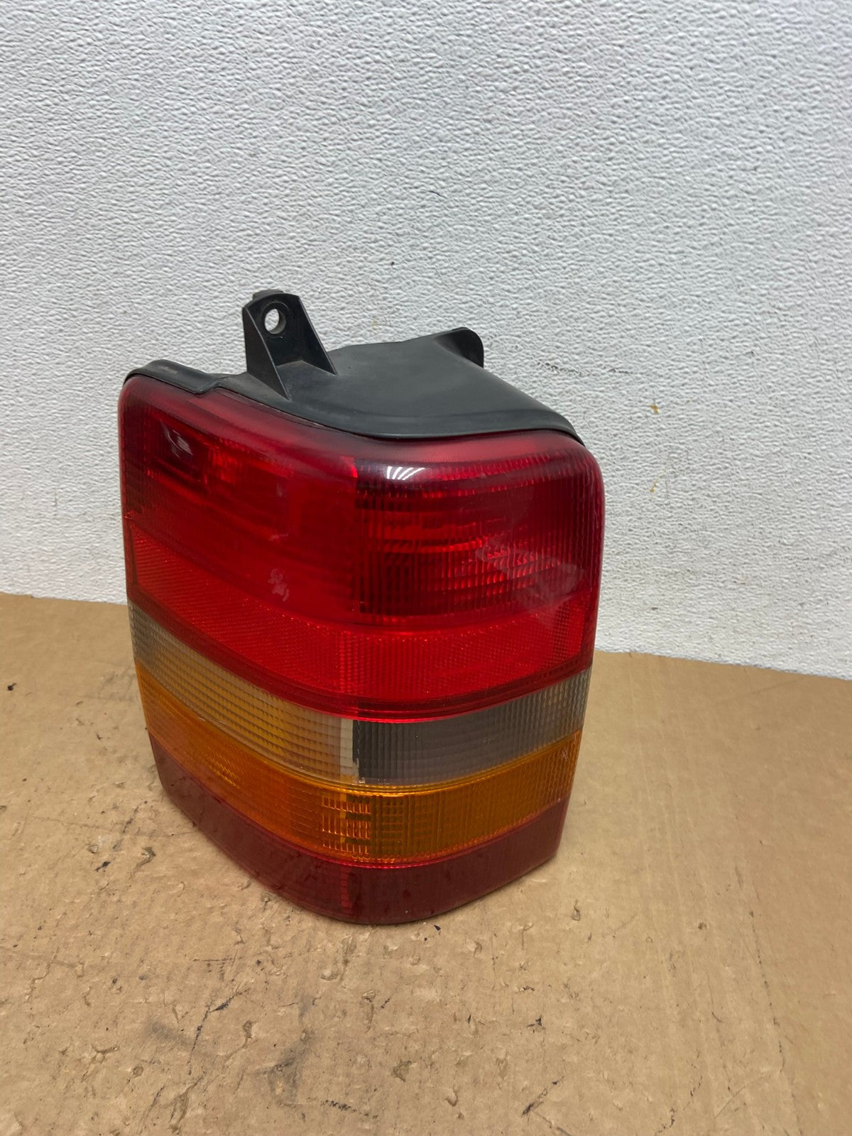 1993-1998 Jeep Grand Cherokee ZJ Left Driver Side Tail Light AD3729 LK0