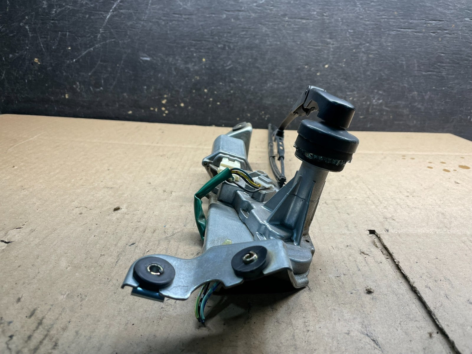 2000 to 2004 Subaru Outback Rear Windshield Washer Wiper Motor V9061 DG4