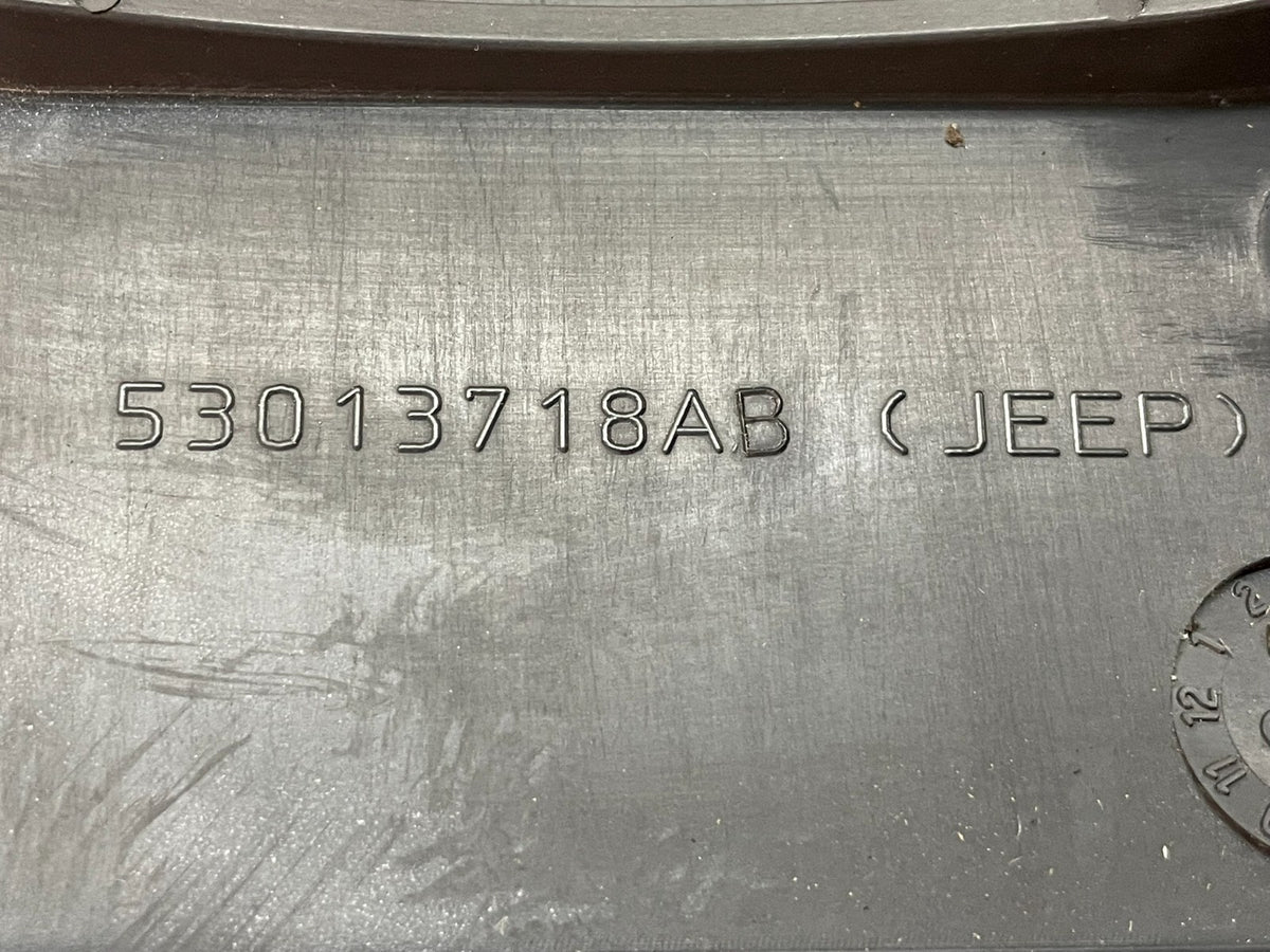 2005 to 2010 Jeep Grand Cherokee 5.7L Hemi Engine Cover Plastic Shield AJ0627 DG4