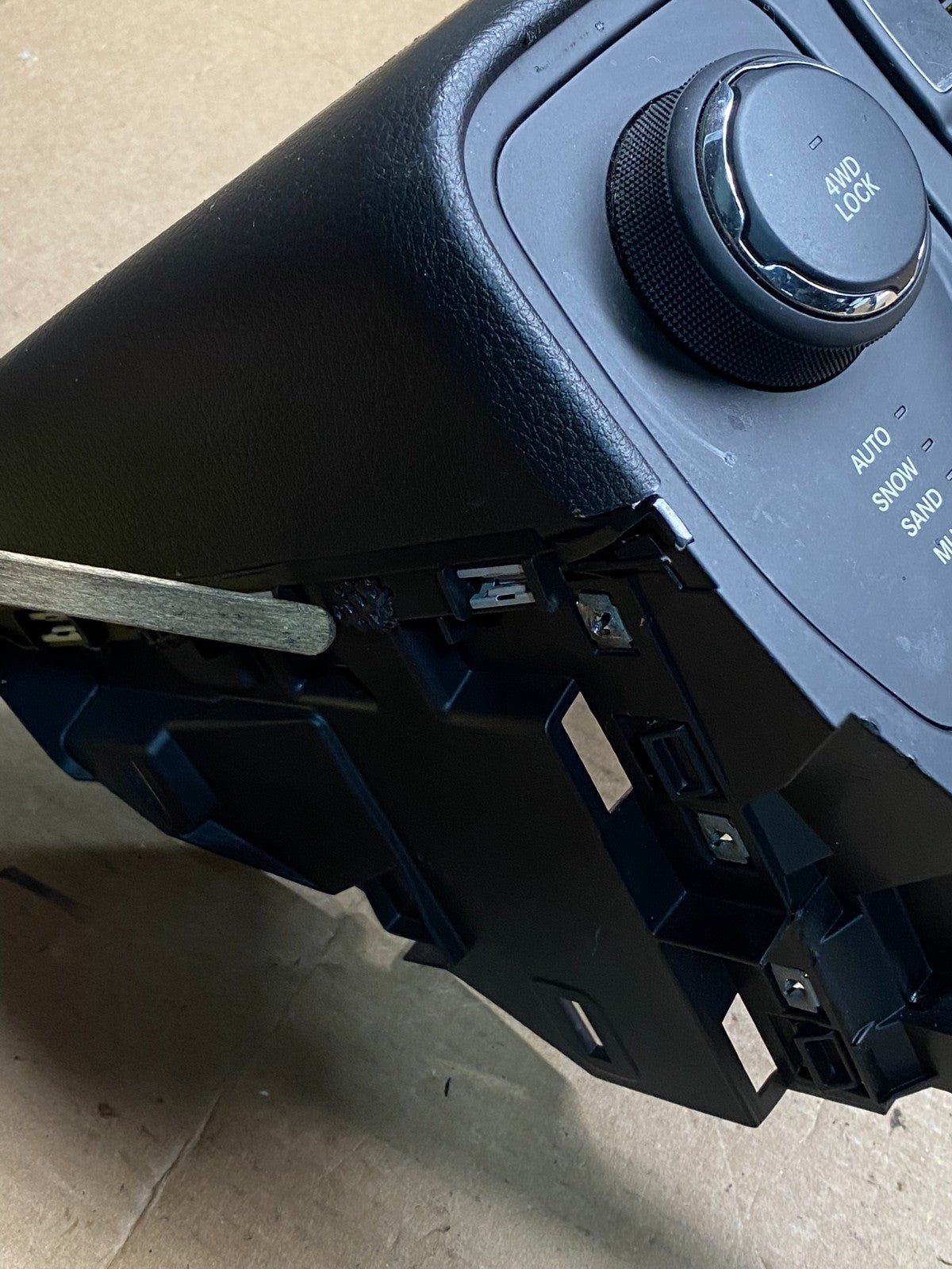 2015-2018 Jeep Renegade Center Console Front Lower AUX USB DC Power Oem Q9532 DG6