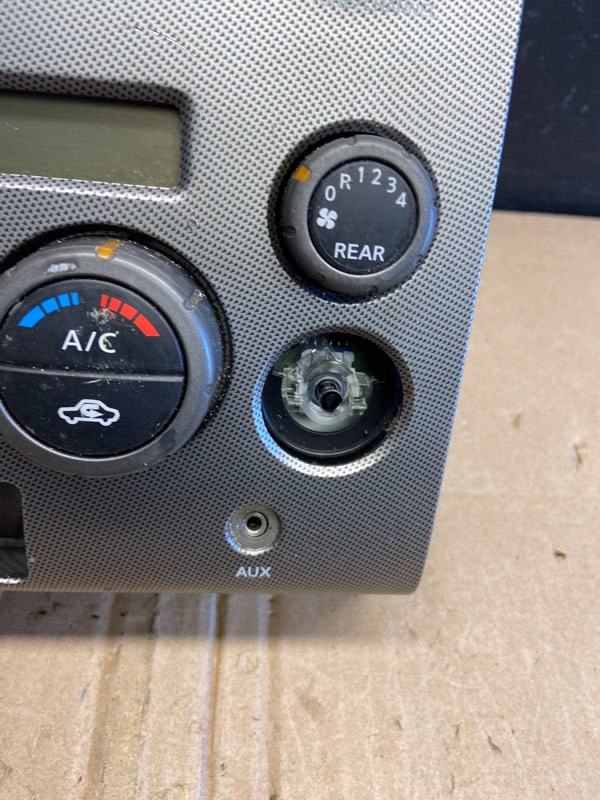2004 to 2007 Nissan Armada Radio CD Player A/C Climate Control OEM AB8871DG1