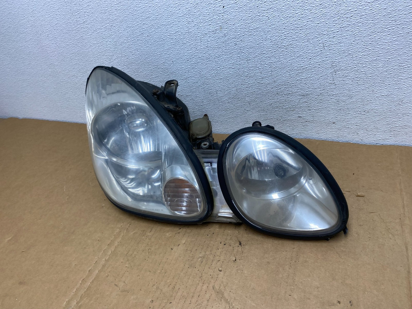 2001 to 2005 Lexus GS430 Gs300 Right Passenger Headlight Halogen AC8458 DW1