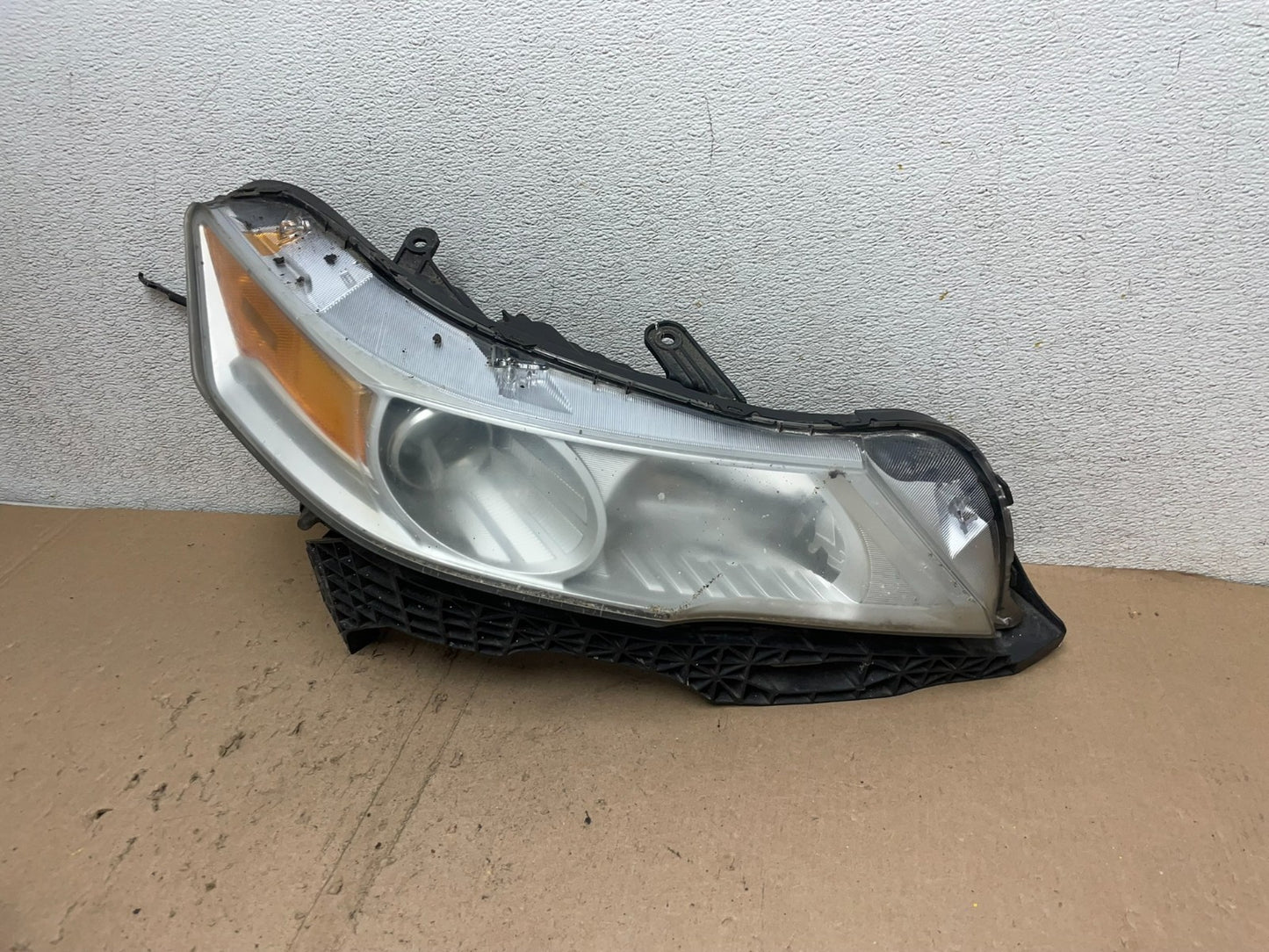 2012 to 2014 Acura TL Headlight Right Passenger Side Xenon HID Q4942 DW1