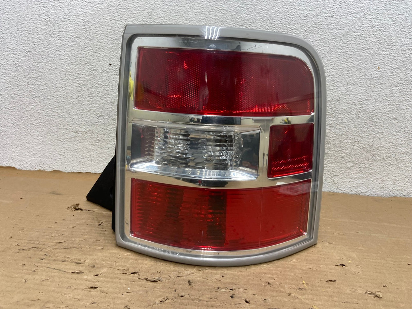 2009 to 2011 Ford Flex Right Passenger RH Side Tail light AG8343 LK0