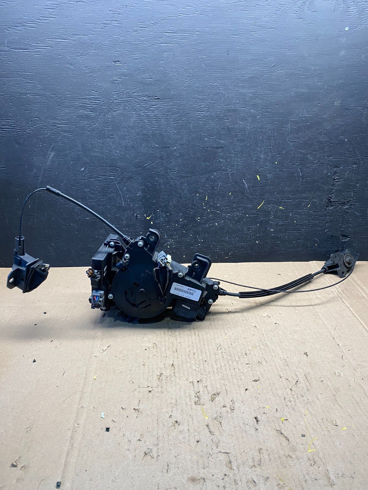 2007-2014 Kia Sedona Left Electric Power Sliding Door Motor Regulator R8849 DG4