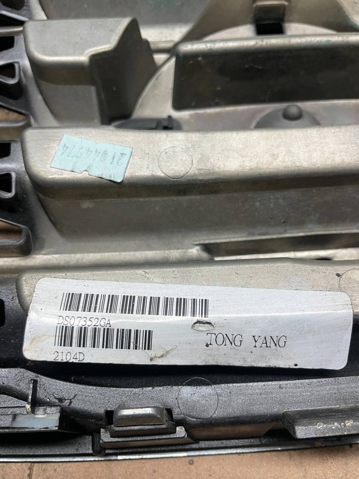 2009 to 2011 Nissan Maxima Front Upper Grill Grille N5666 DG10