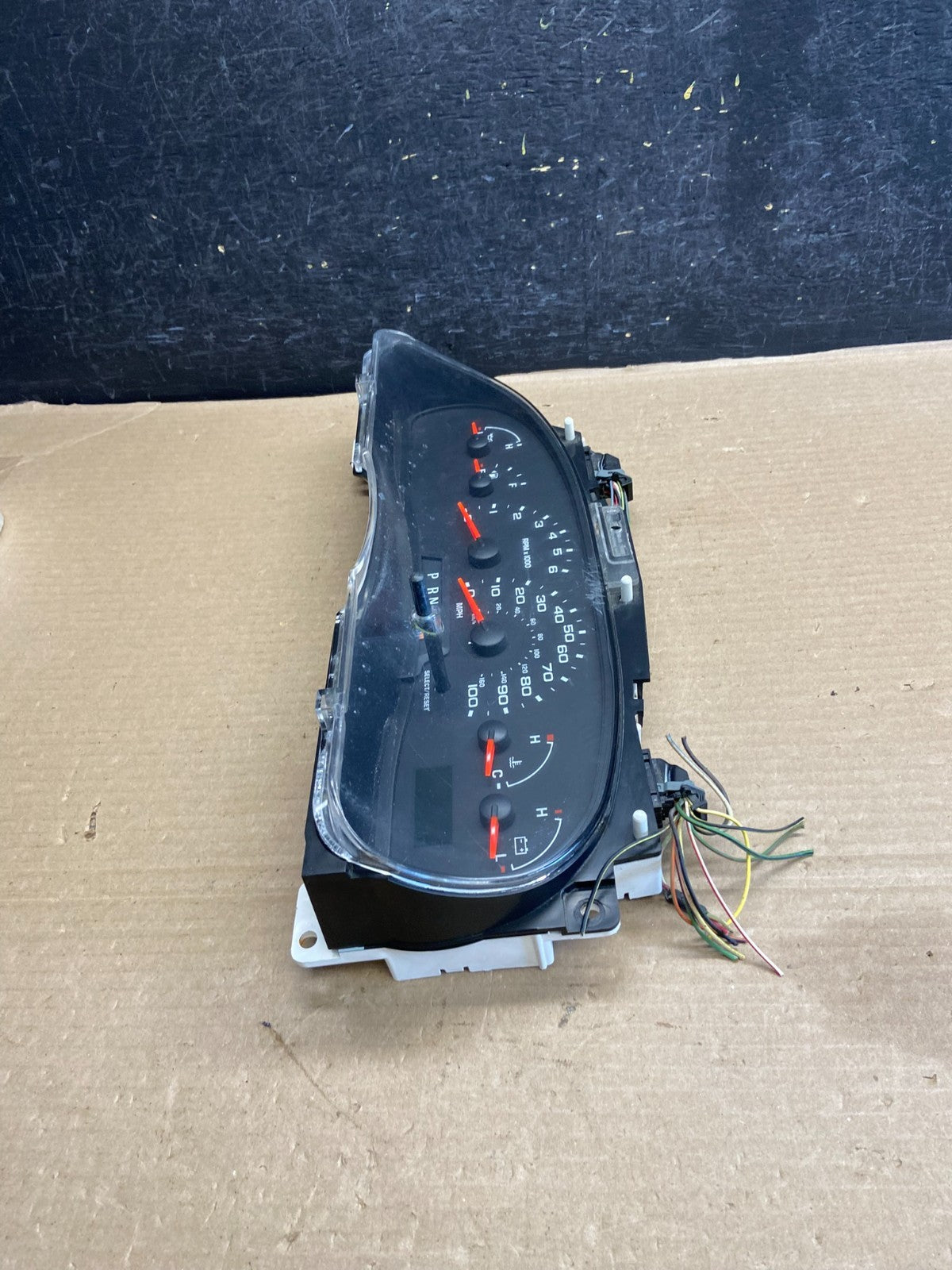 2004 to 2008 Ford E150 E250 Gauge Speedometer Cluster AH1438 DG2
