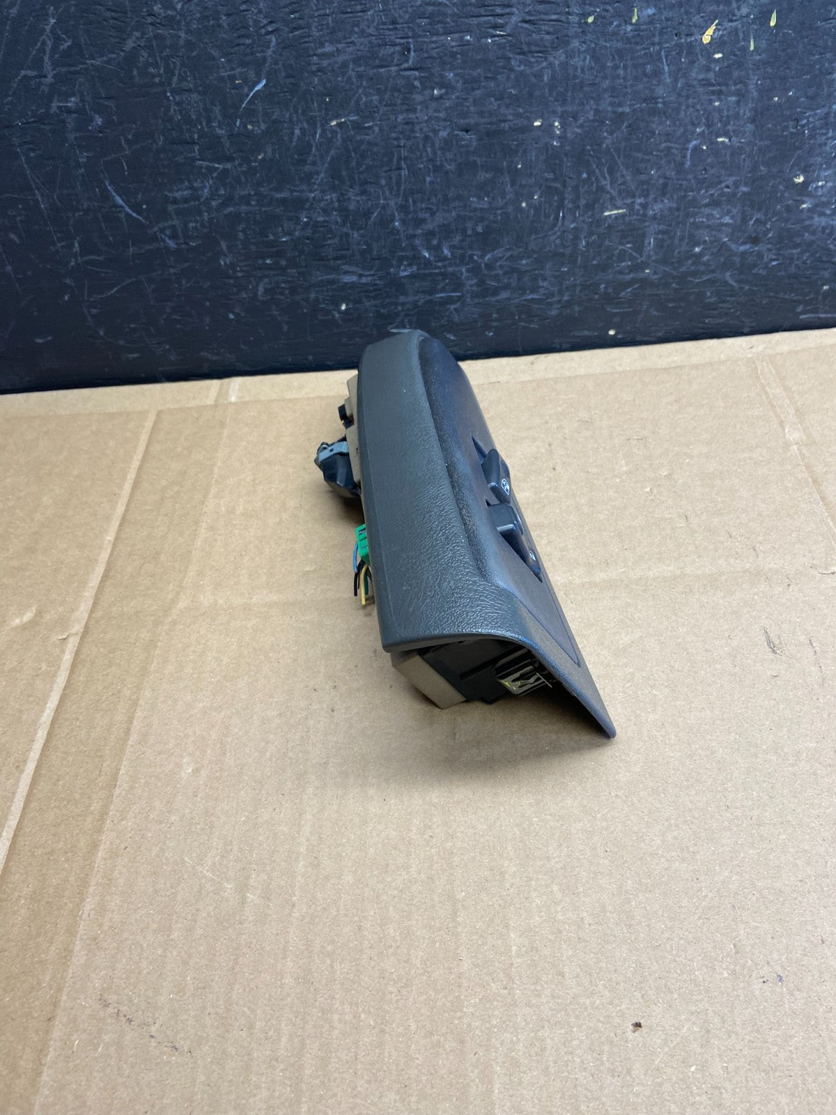 2003-2006 Chevrolet Silverado Right Passenger RH Window Switch AD2061 DG2