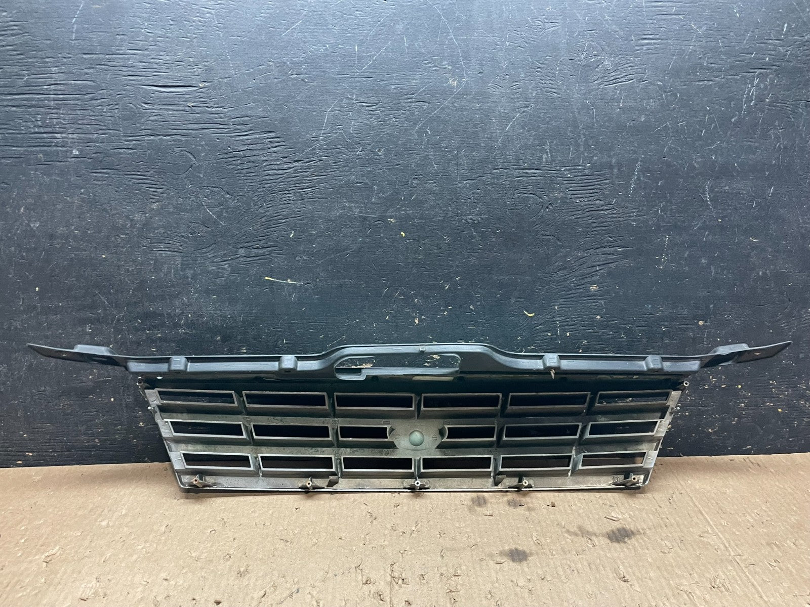 2000 to 2005 Kia Optima Front Grill Grille Z3448 PS4