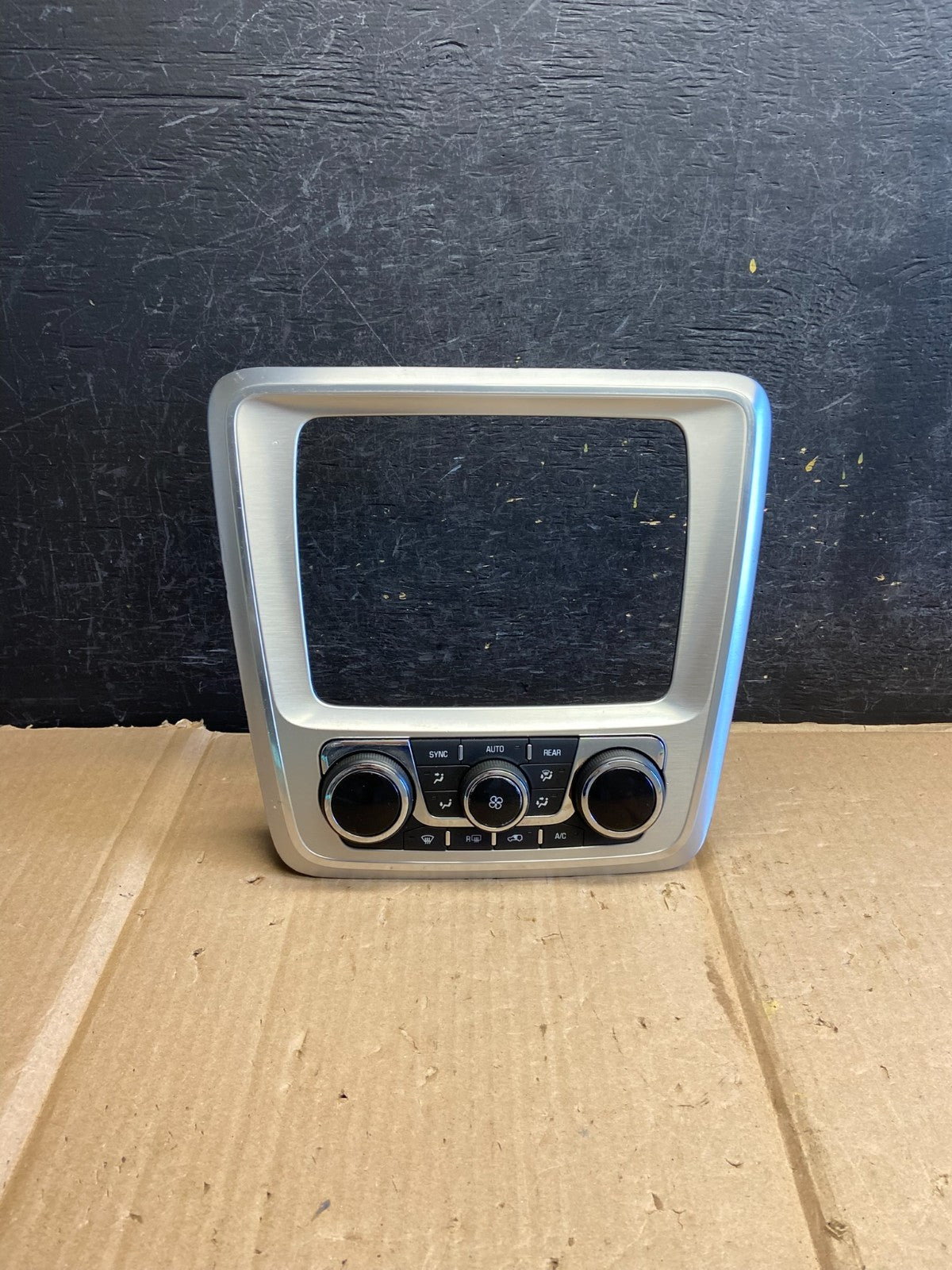 2013 - 2016 GMC Acadia A/C Heater Climate Control Radio Panel Bezel OE AH5648 DG0
