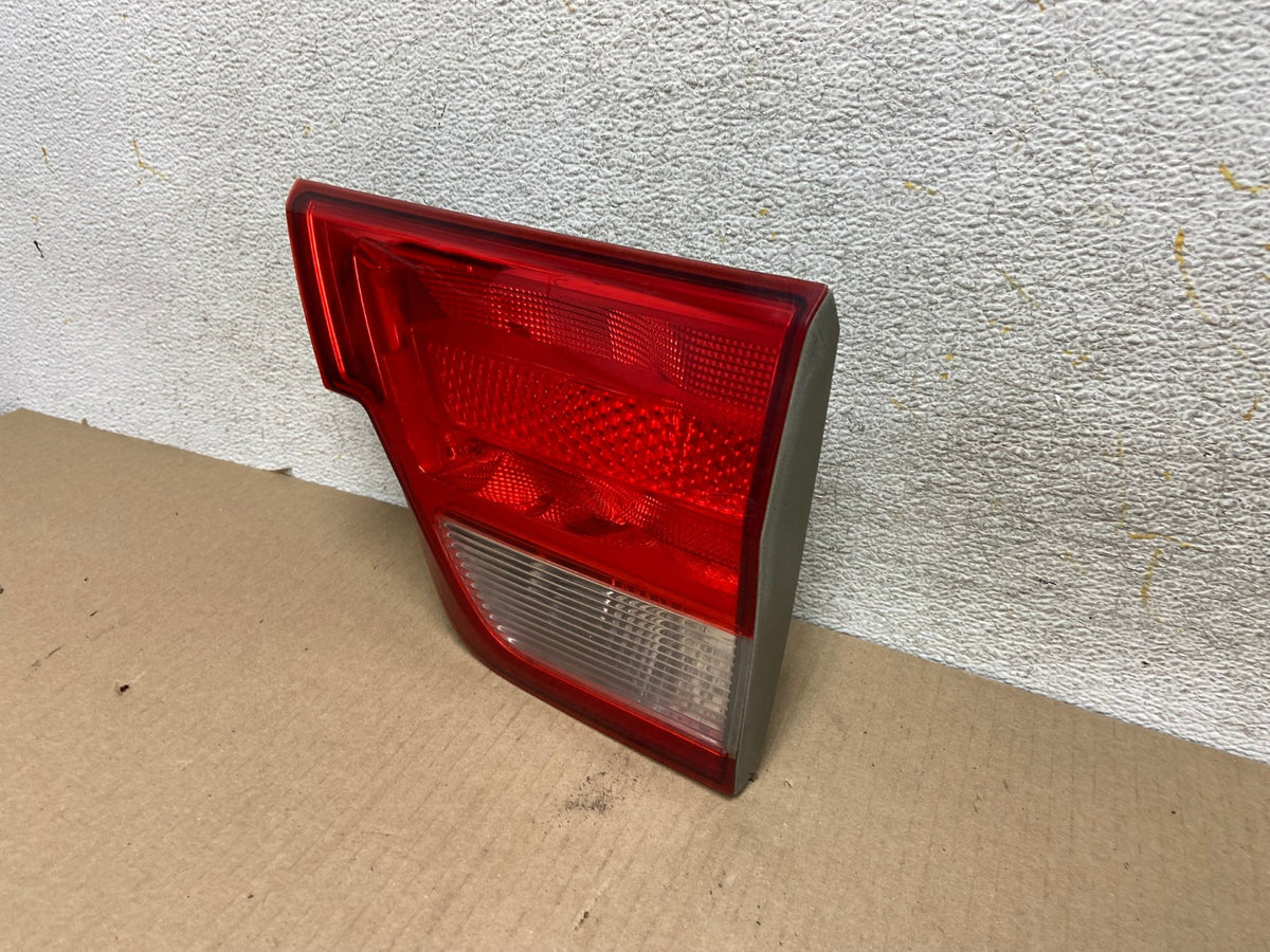 2011-2013 Jeep Grand Cherokee Right Passenger Rh Inner Tail Light AH5693 LK2