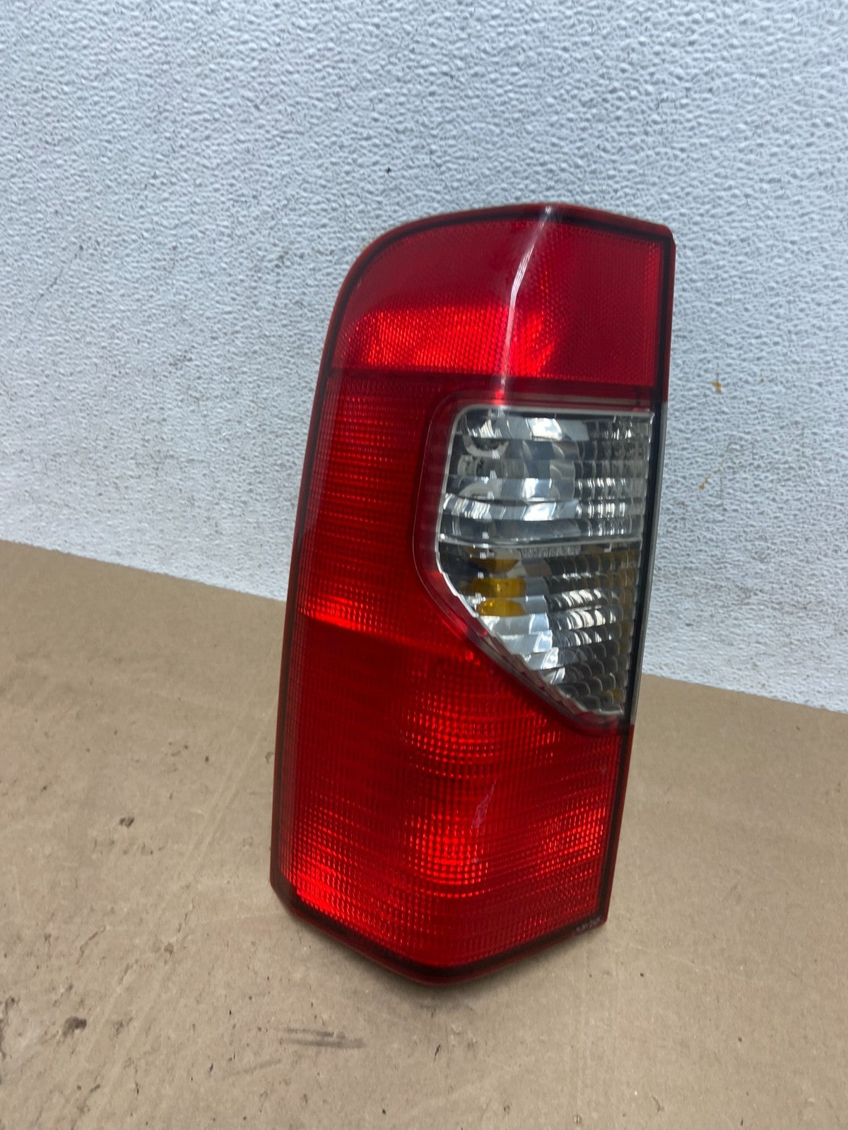 2002 2003 2004 Nissan Xterra Left Driver Side Tail Light AE6036 DW0