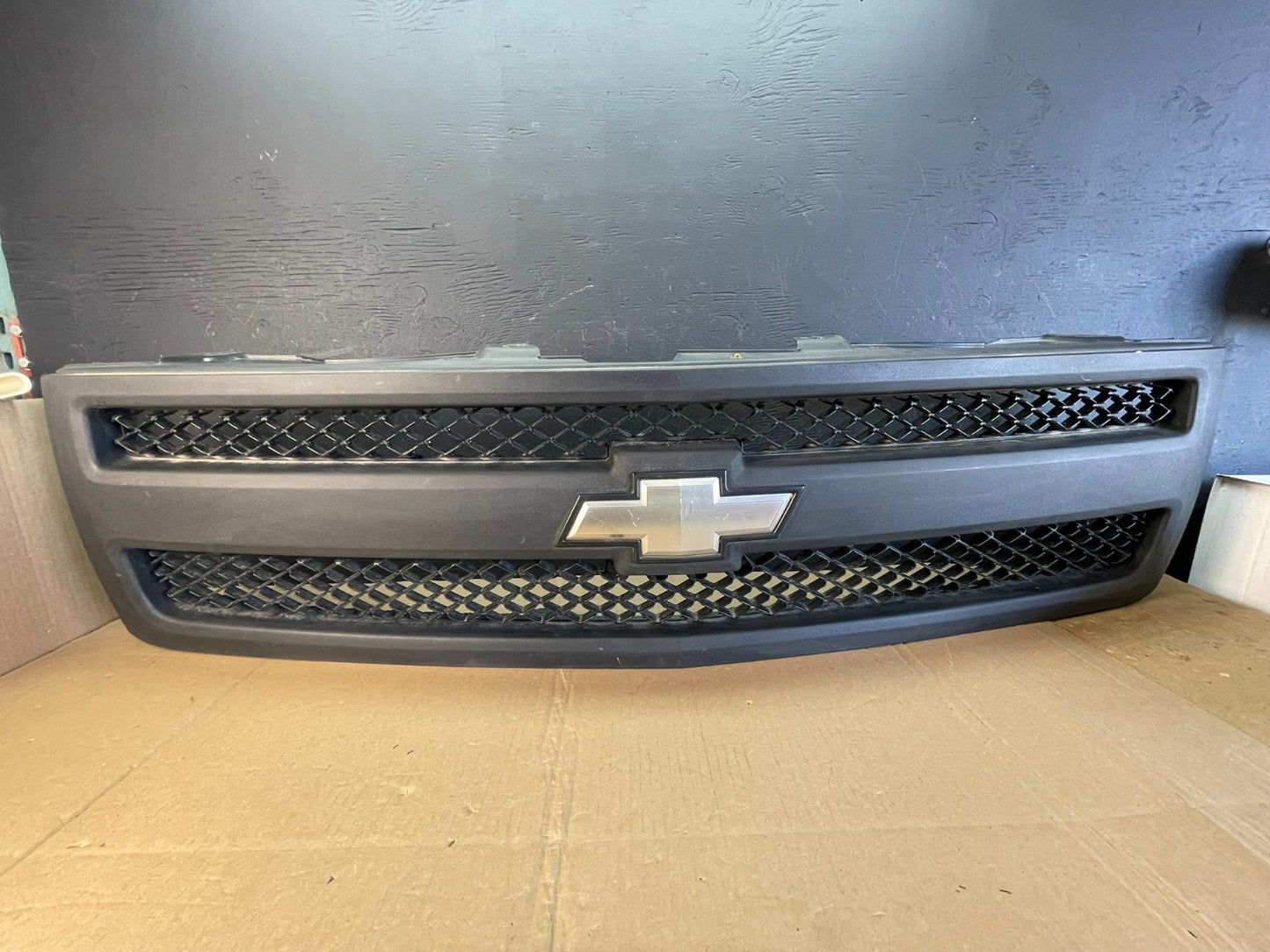 2007 to 2013 Chevrolet Silverado 1500 Front Chrome Grille Grill AC5306 DG0
