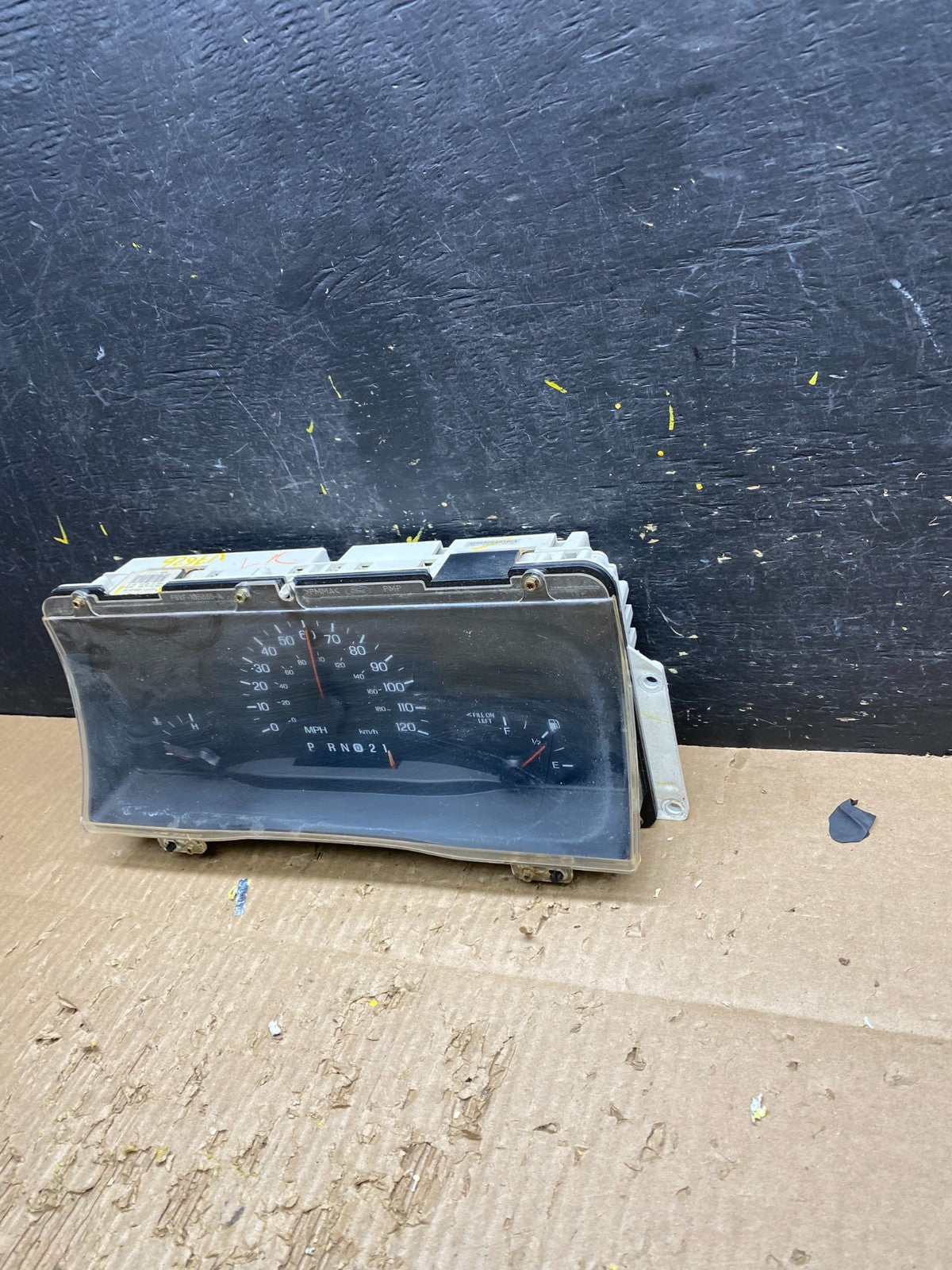 1998 to 2002 Lincoln Town Car Speedometer Gauge Cluster V7626 DG1