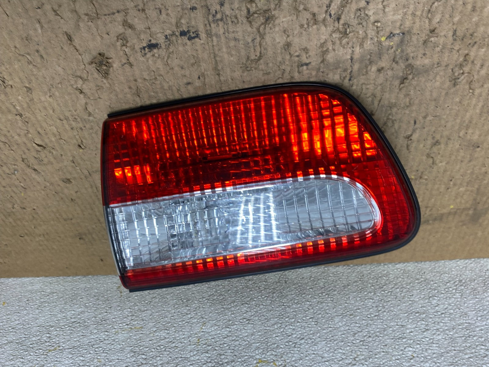 2001 2002 2003 Toyota Sienna Left Driver Lh Side Inner Tail Light OEM W7857 DW0