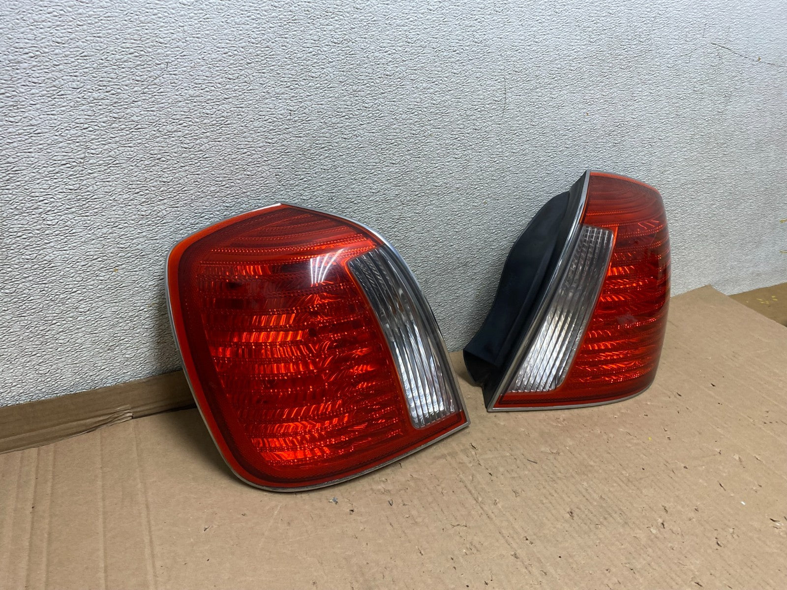 2004 2005 Hyundai XG350 XG Left+Right Tail Lights Oem U7207 DW2
