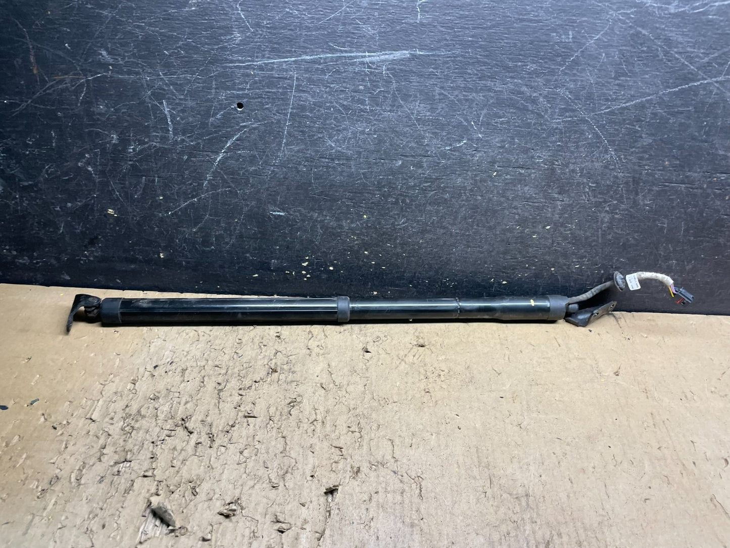 2013 - 2017 Nissan Pathfinder Tailgate Power Hatch Lift Right Strut W6884 DG3