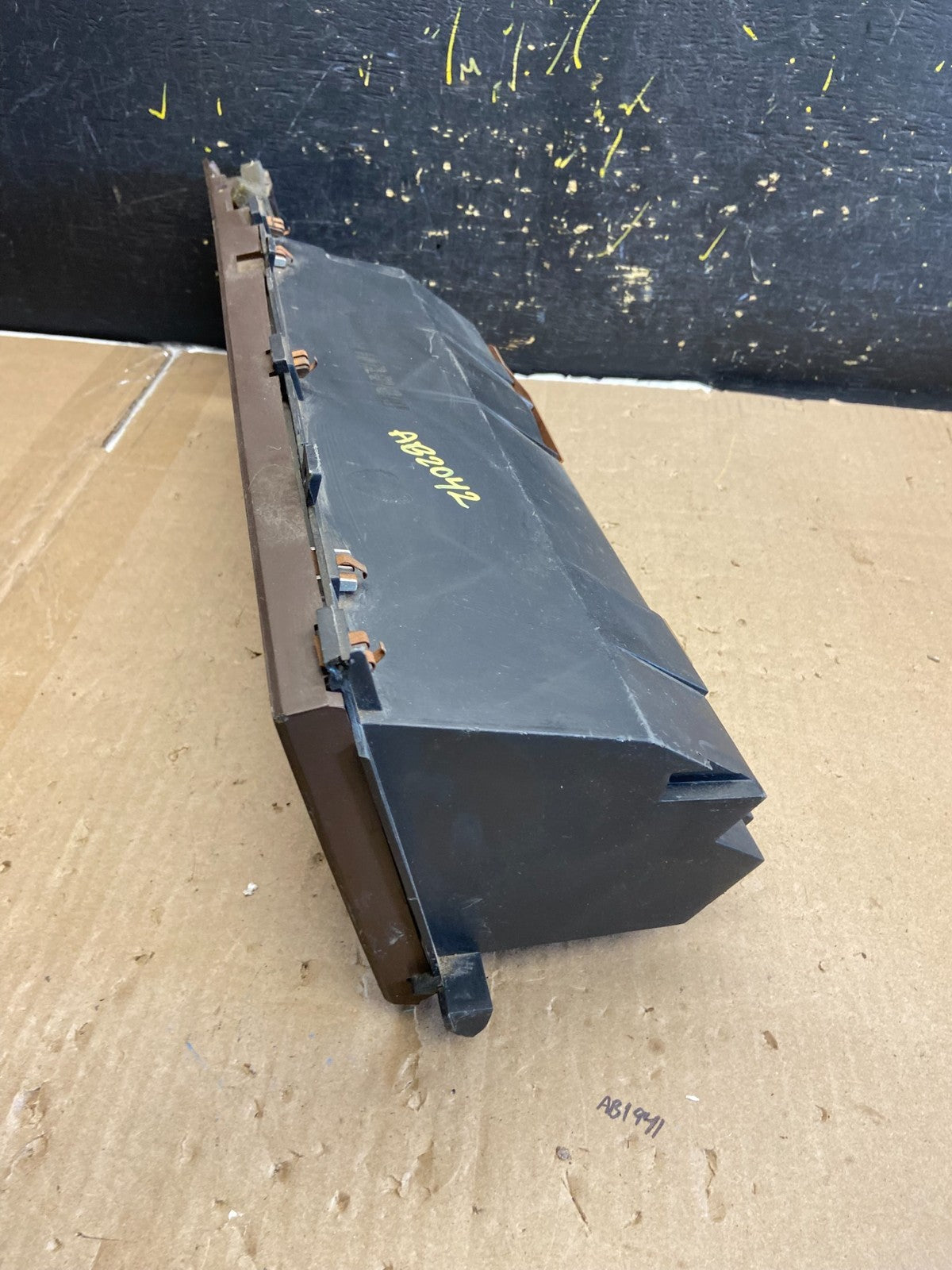 1982 to 1983 Chrysler Lebaron Cluster Speedometer AB20422