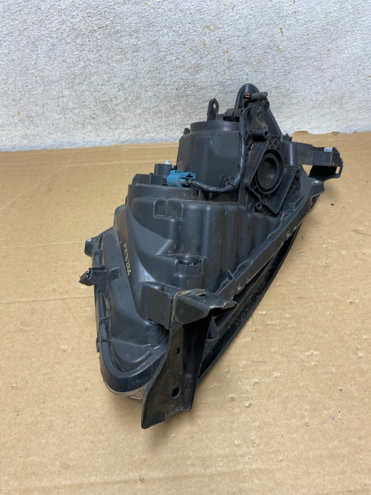 2011 to 2013 Honda Odyssey Front Right Passenger Headlight Halogen AH8256 DW7
