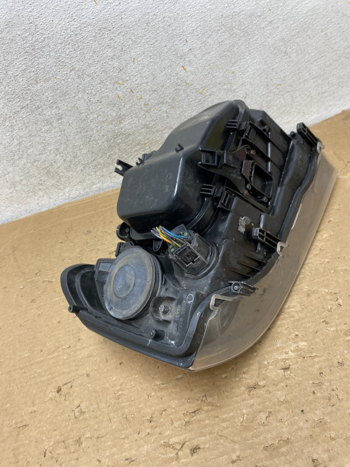 2008-2012 Land Rover LR2 Left Driver LH Side Halogen Headlight AH9155 DW8