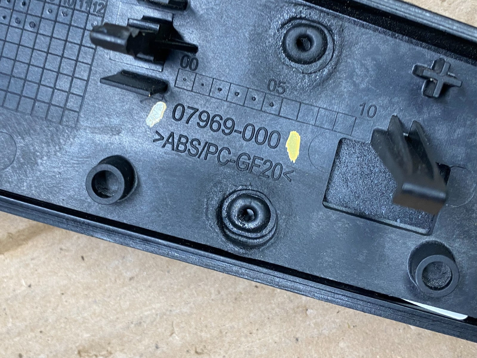 2008-2014 Mercedes Benz C Coupe W204 Cover Panel Center Air Vent  OEM AA4655 DG5