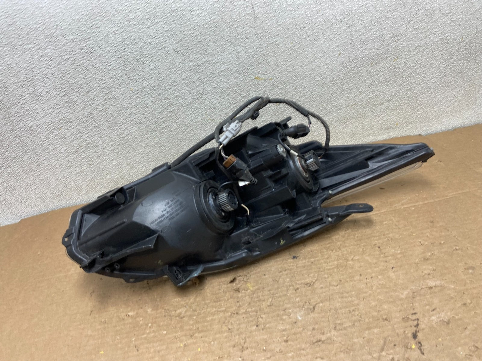 2010 - 2011 Toyota Prius Left Driver Side Halogen Headlight OEM Z3709 PS7