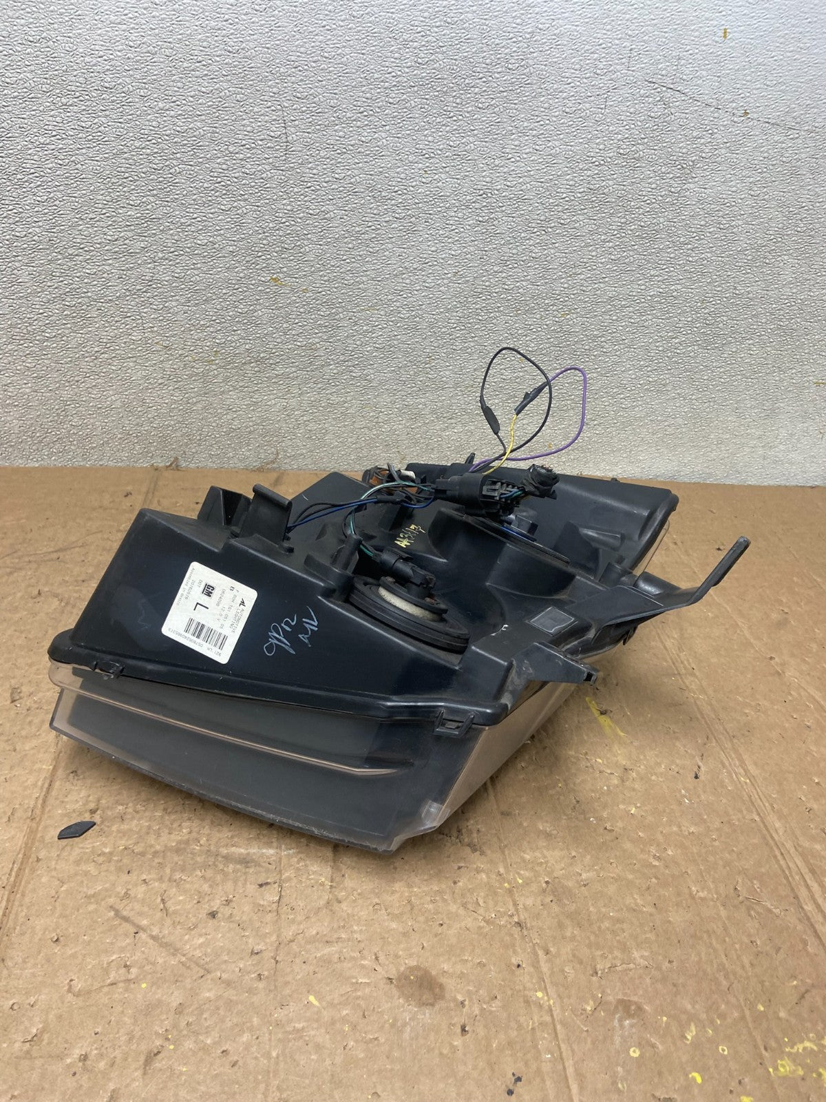 2007 to 2013 Chevrolet Suburban Tahoe Left Driver LH Headlight Oem AA36186
