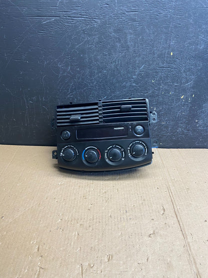 2004-2005 Toyota Sienna AC Climate Heater Temperature Control Air Vent AE3813 DG0