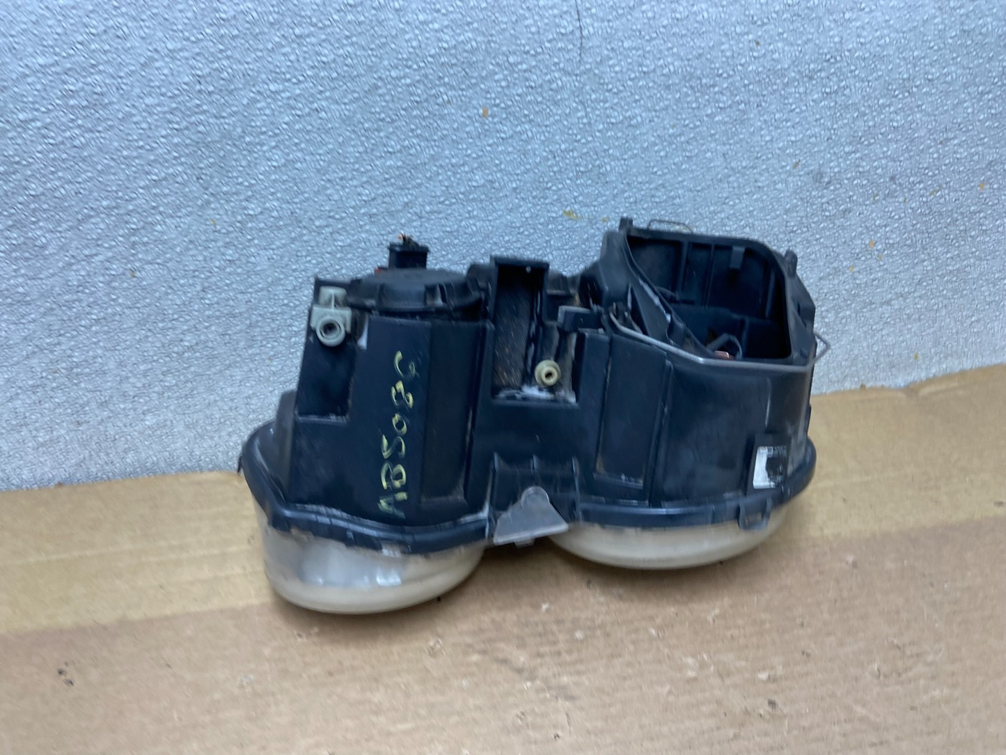 2004 to 2005 Jaguar XJ8 Left Driver Side Headlight AB50867