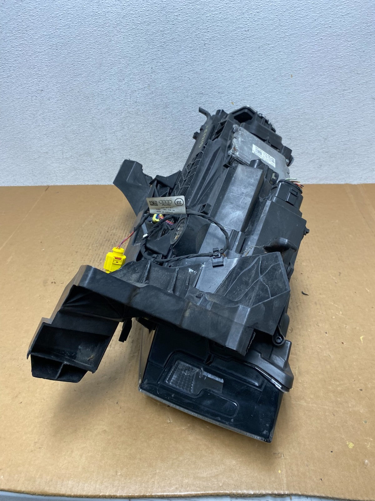 Complete! 2017 to 2019 Audi Q7 Left Driver Side Headlight AE12185