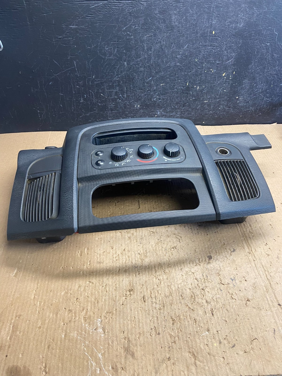 2002 to 2005 Dodge Ram Radio Climate Control Dash Air Vent Bezel Trim AF1522 DG3