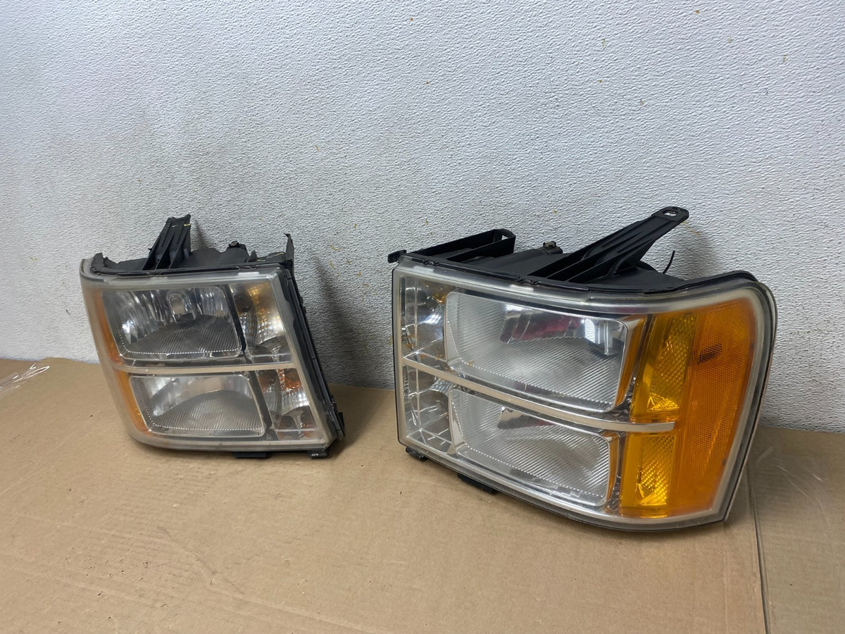 2007 - 2014 GMC Sierra Left+Right Side Halogen Headlights AH9340 DW1