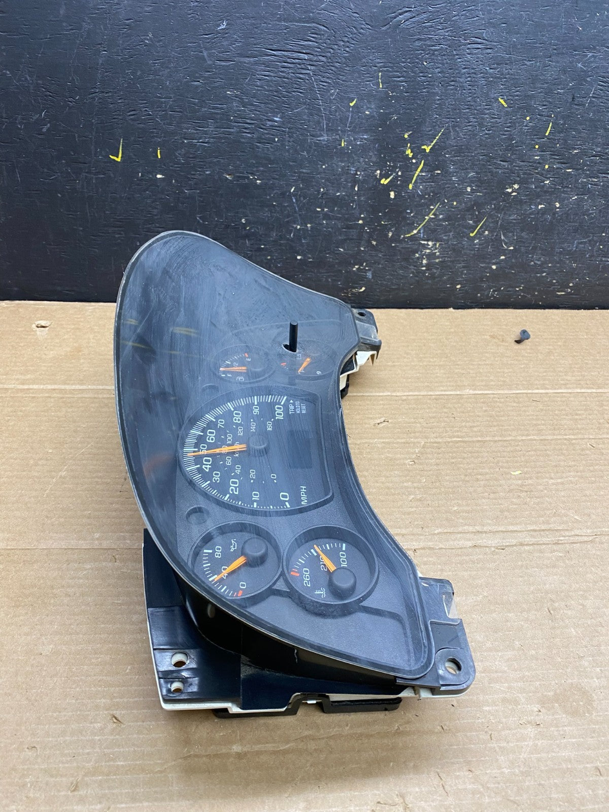 2004 to 2007 Chevrolet Express Speedometer Cluster Gauge OEM  W0275 DG2