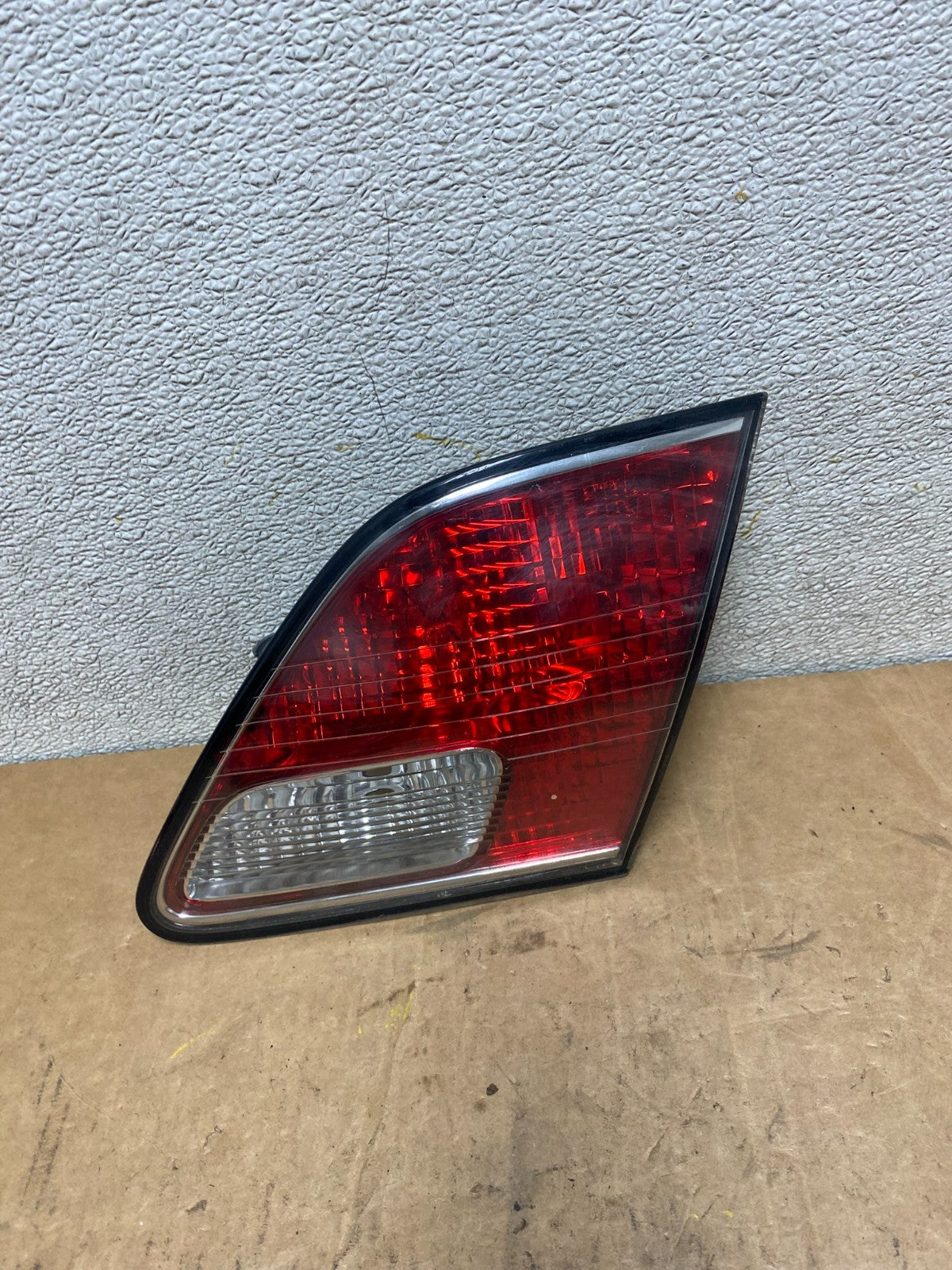 2002 2003 2004 Lexus Es300 Es330 Right Passenger Inner Tail Light T2477 DW0