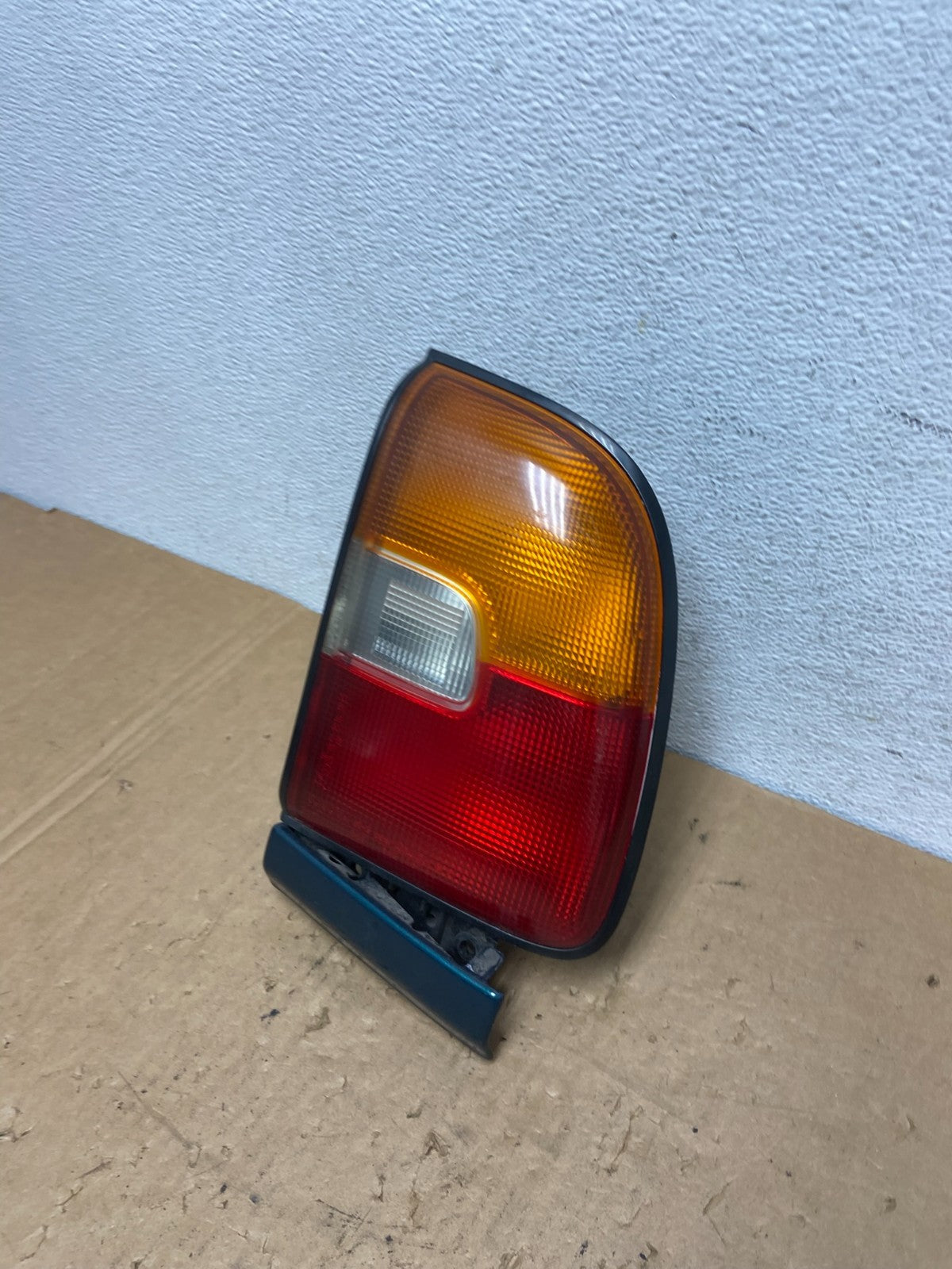 1996 - 1997 Toyota Rav4 Right Passenger Rh Side Tail Light AD3277 DW1